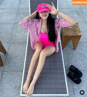 WomenK-pop photo #0800