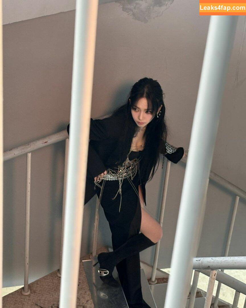 WomenK-pop /  leaked photo photo #2243