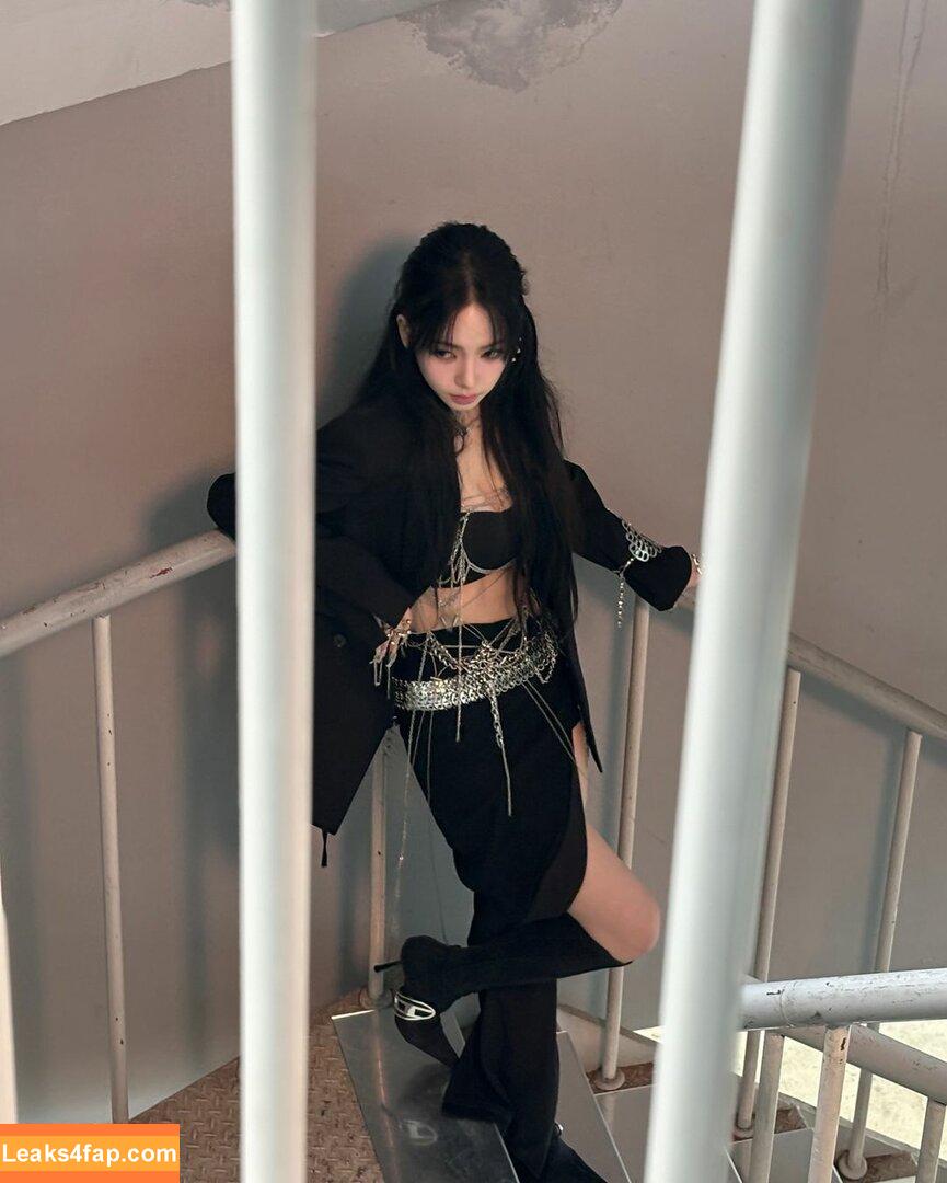 WomenK-pop /  leaked photo photo #2246