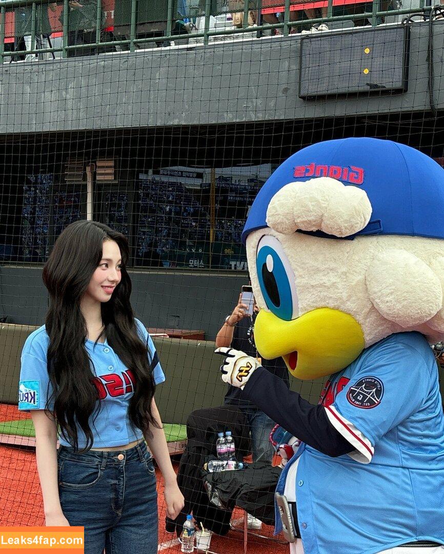 WomenK-pop /  leaked photo photo #2401