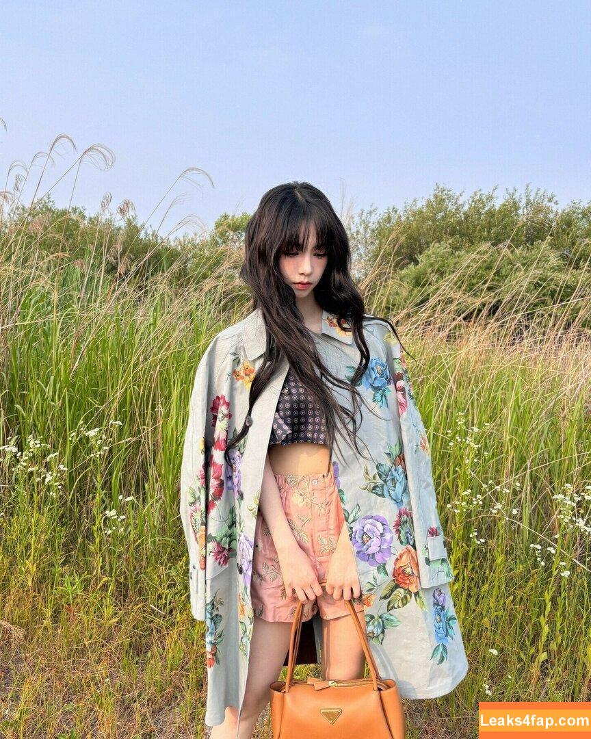 WomenK-pop /  leaked photo photo #2439