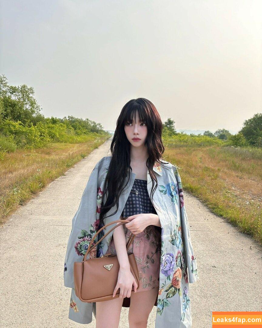 WomenK-pop /  leaked photo photo #2442