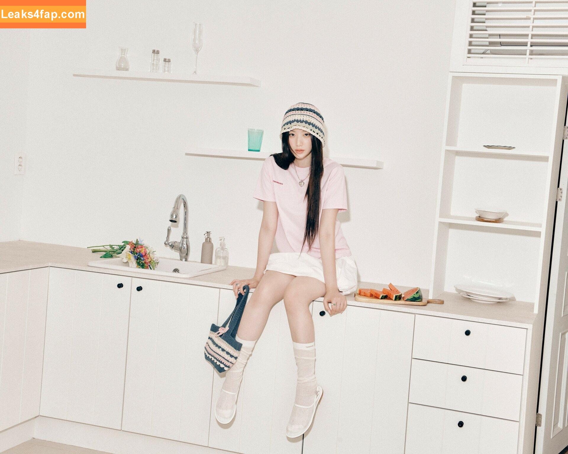 WomenK-pop /  leaked photo photo #2466