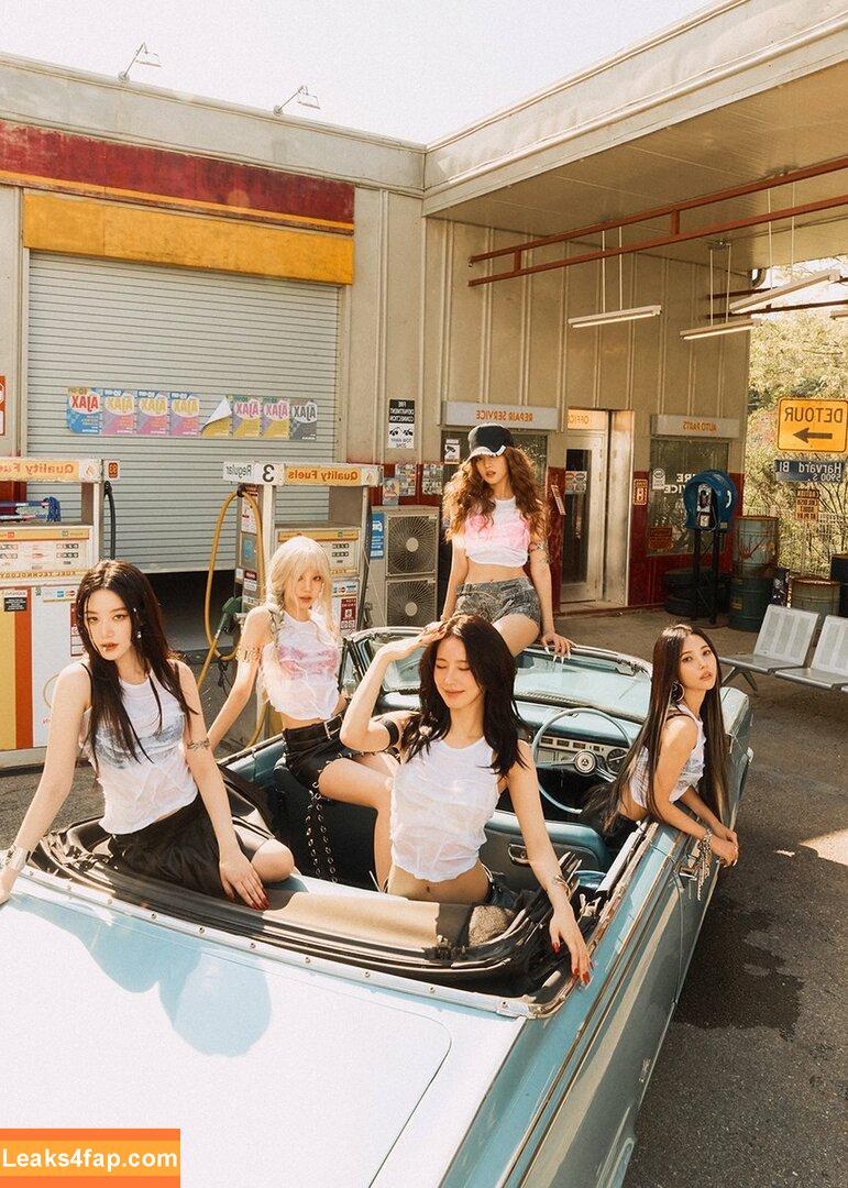 WomenK-pop /  leaked photo photo #2495