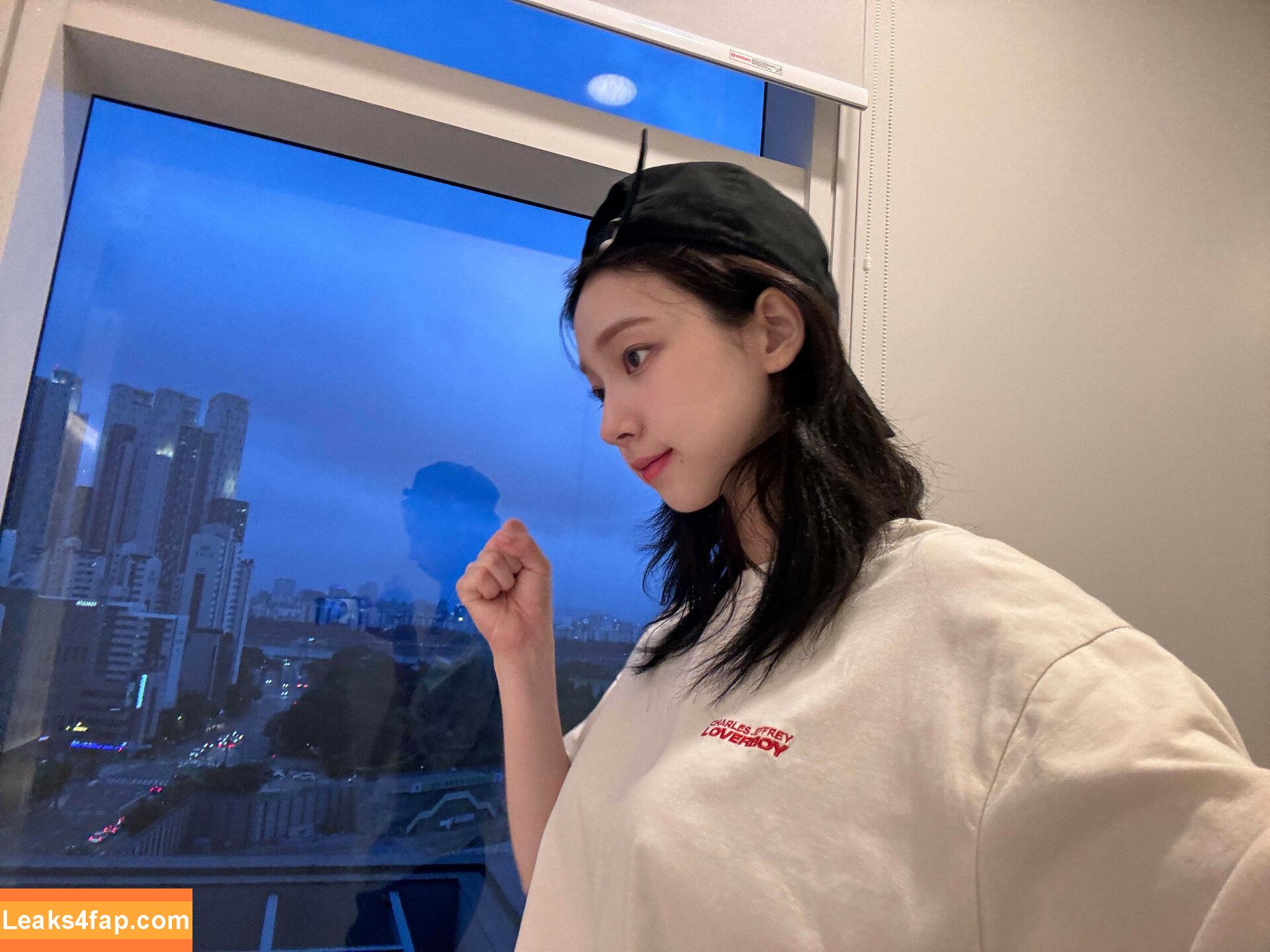 WomenK-pop /  leaked photo photo #2511