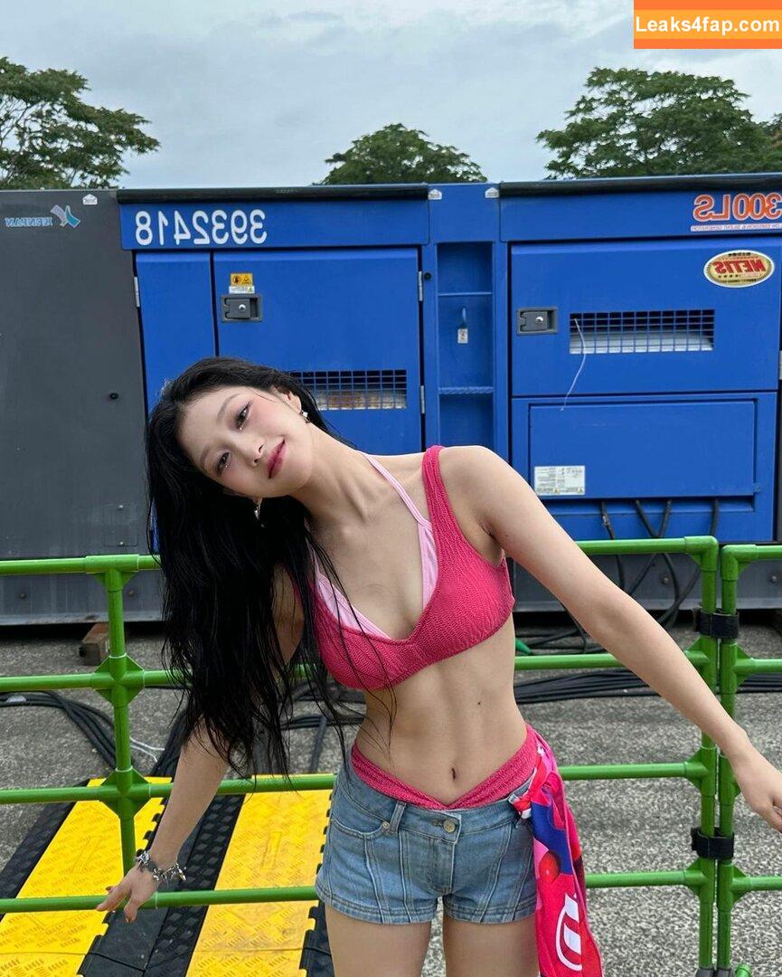 WomenK-pop /  leaked photo photo #2579