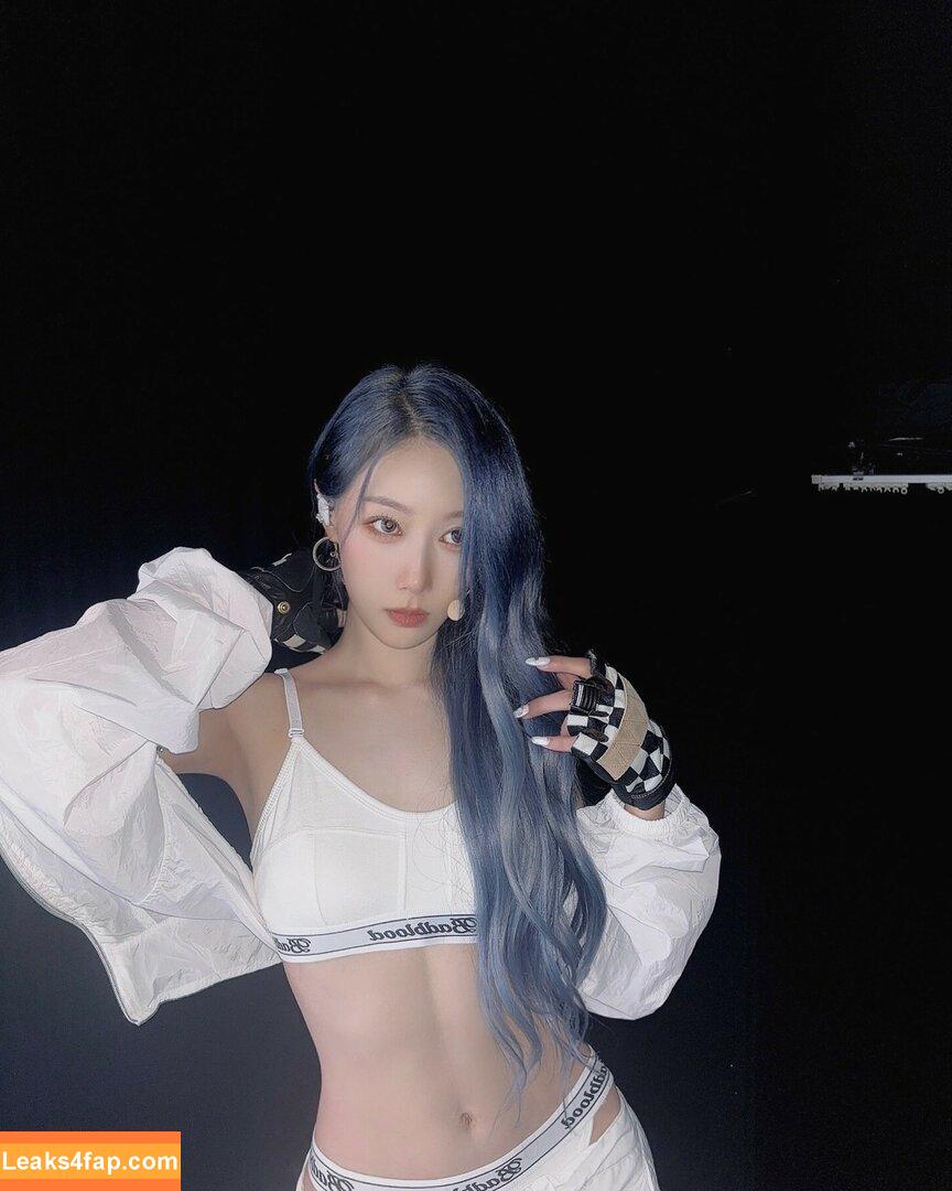 WomenK-pop /  leaked photo photo #2596