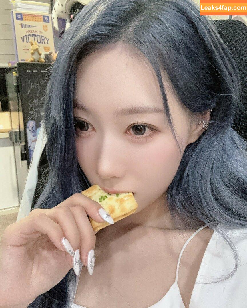 WomenK-pop /  leaked photo photo #2597