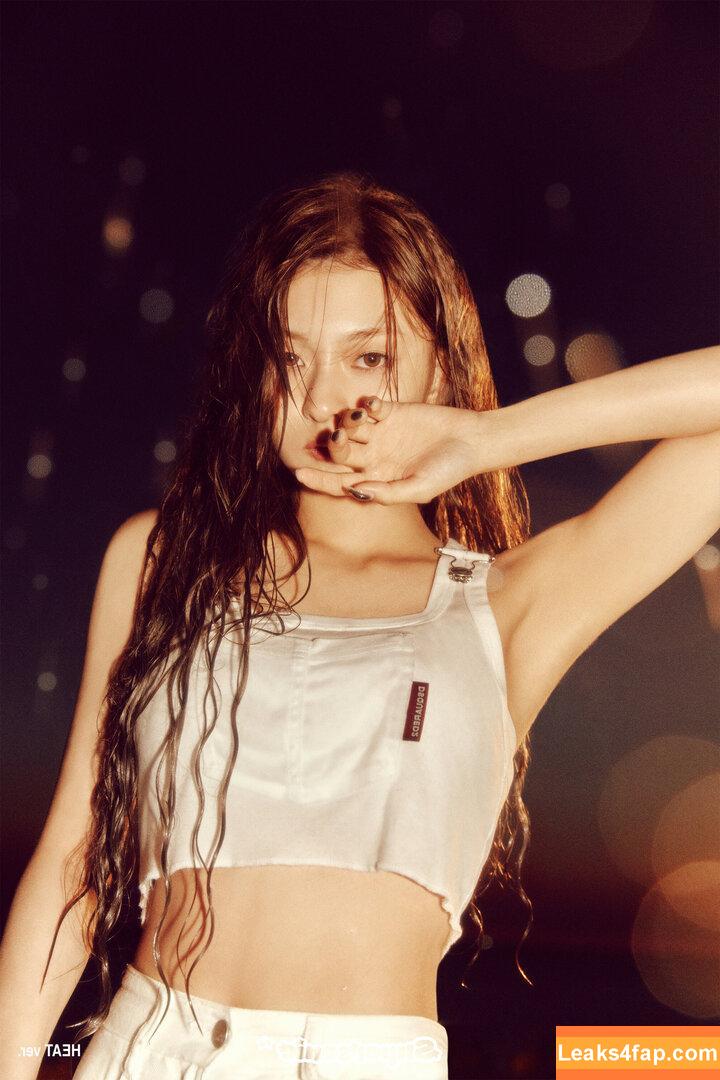 WomenK-pop /  leaked photo photo #2757