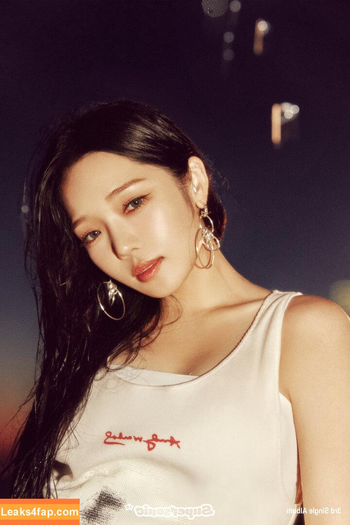 WomenK-pop /  leaked photo photo #2759