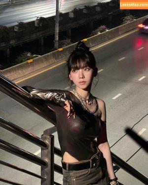 WomenK-pop photo #2195