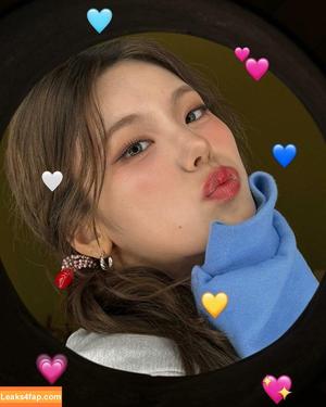 WomenK-pop photo #2201