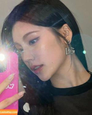 WomenK-pop photo #2212