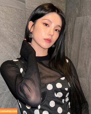 WomenK-pop photo #2215