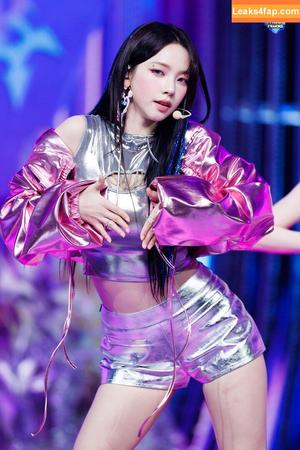 WomenK-pop photo #2229