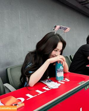 WomenK-pop photo #2400