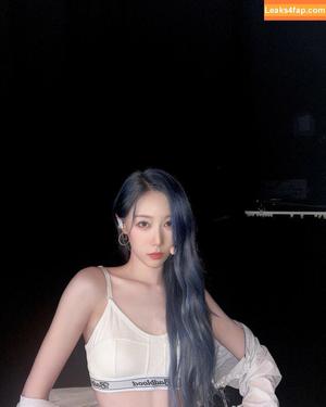 WomenK-pop photo #2600