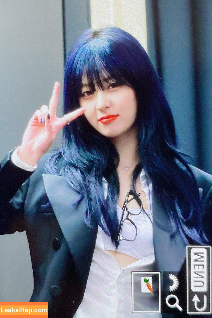 WomenK-pop /  leaked photo photo #3179