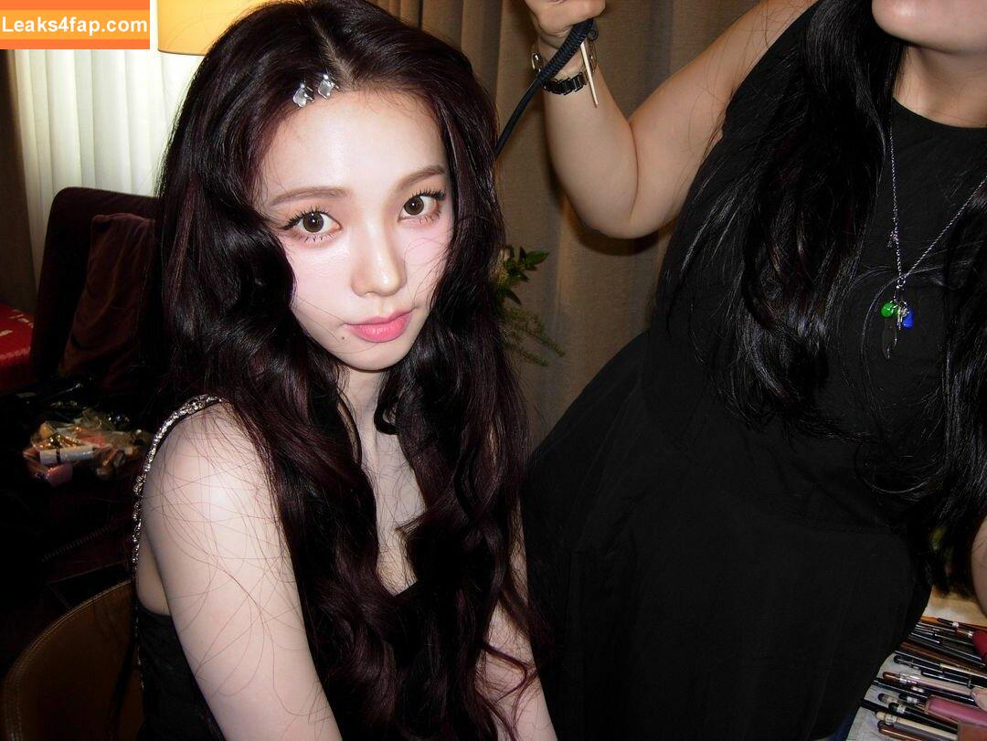 WomenK-pop /  leaked photo photo #3228