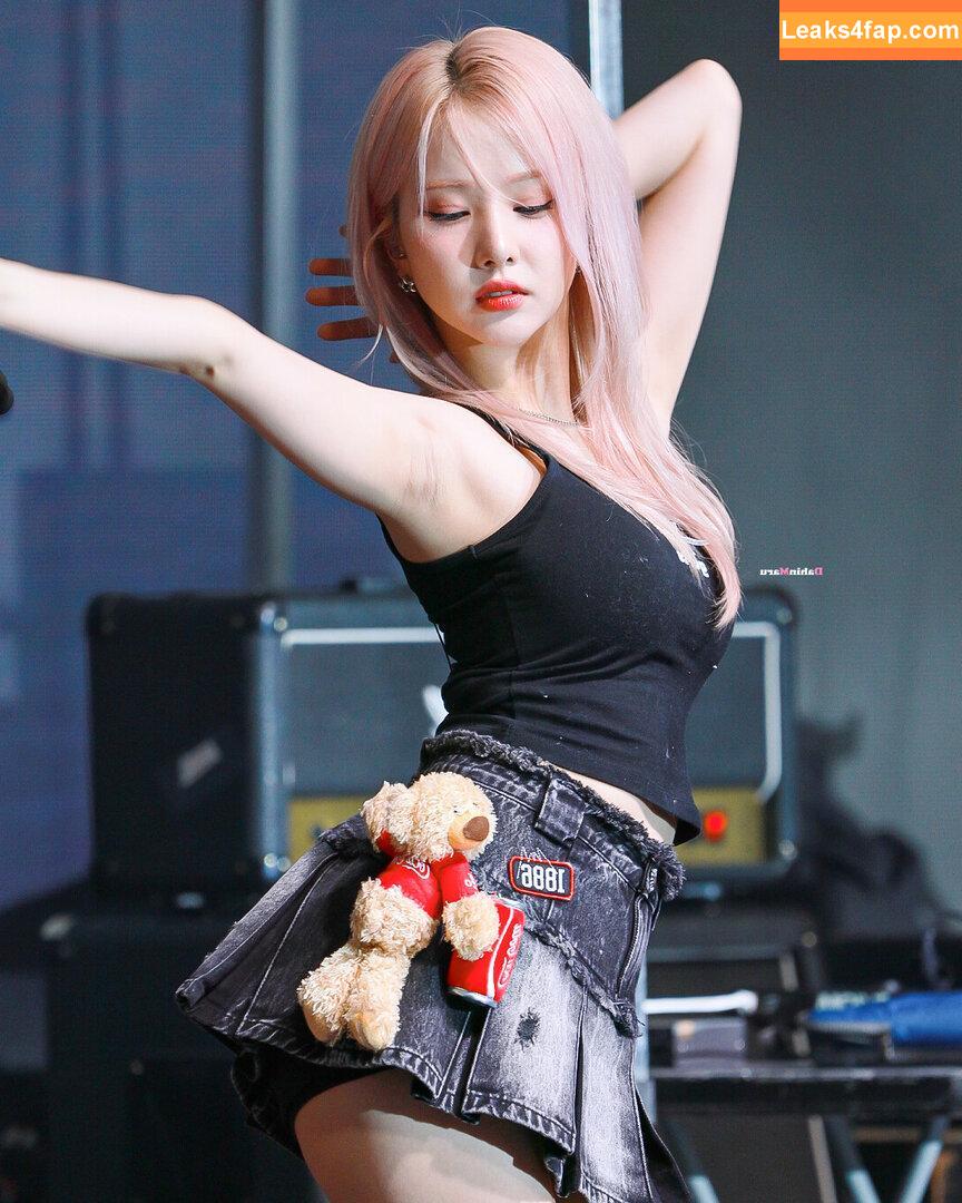 WomenK-pop /  leaked photo photo #3238