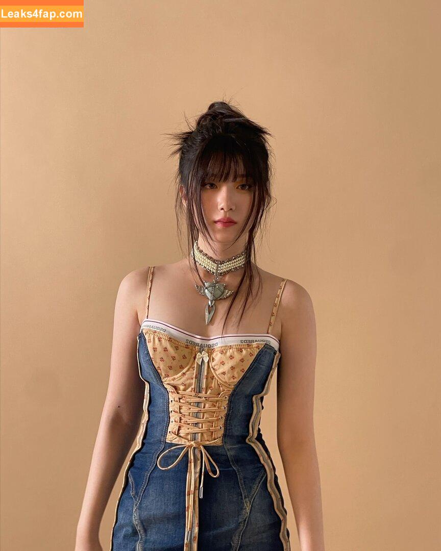 WomenK-pop /  leaked photo photo #3297