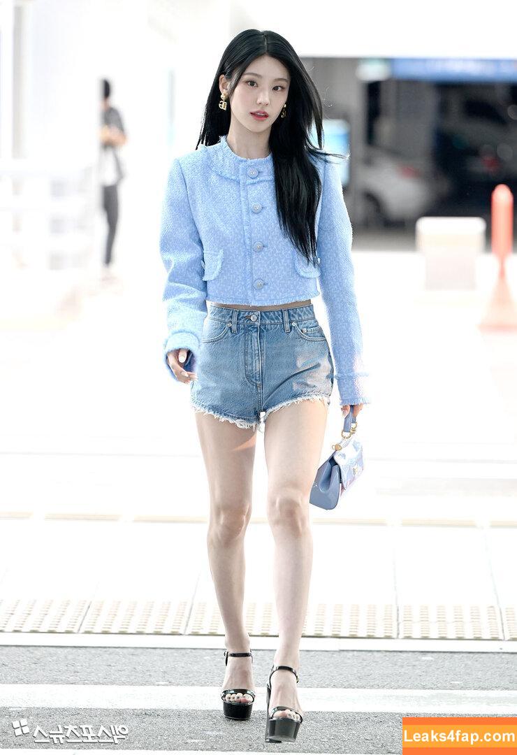 WomenK-pop /  leaked photo photo #3317