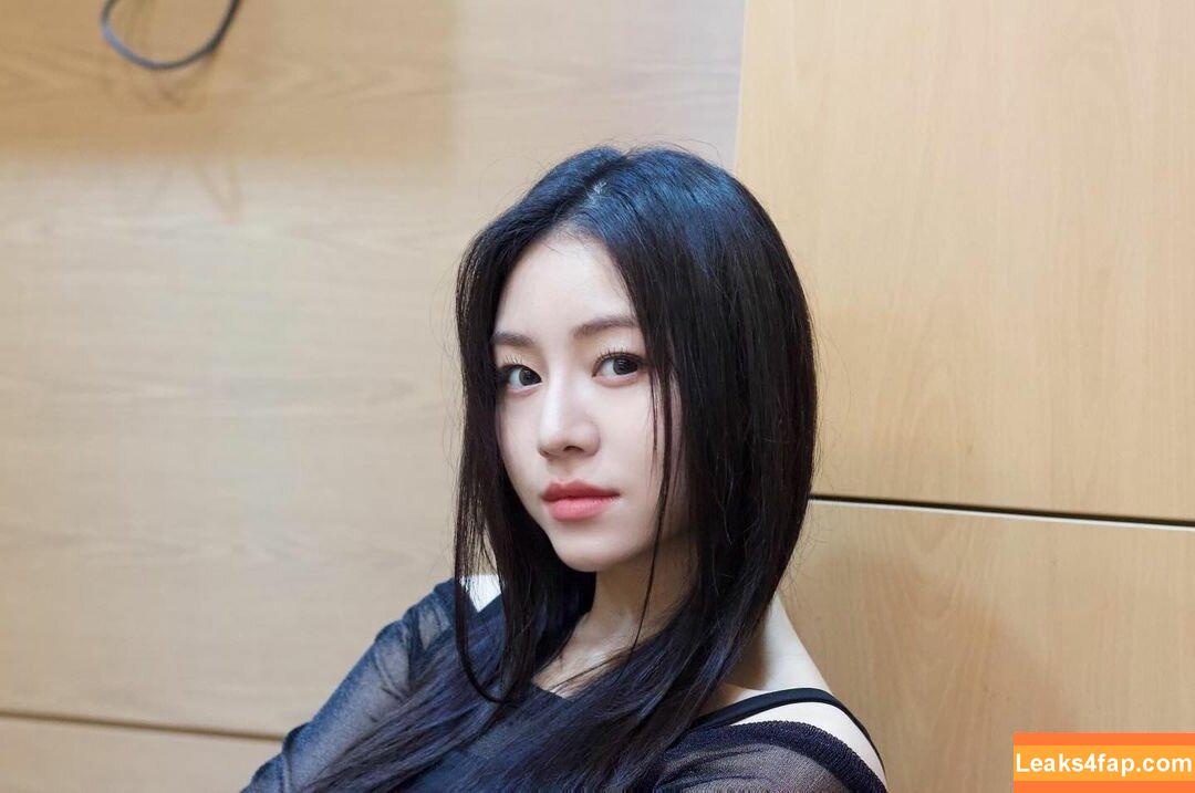 WomenK-pop /  leaked photo photo #3405