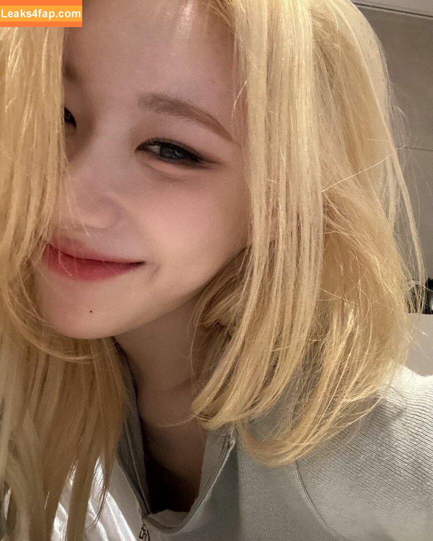 WomenK-pop /  leaked photo photo #3412