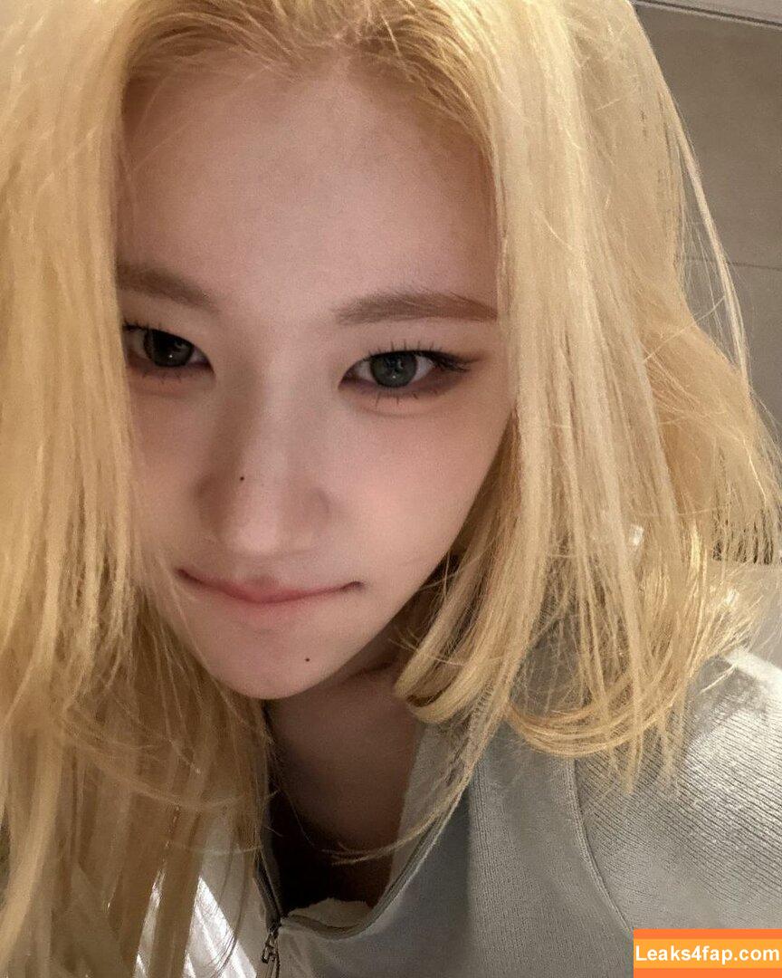 WomenK-pop /  leaked photo photo #3414