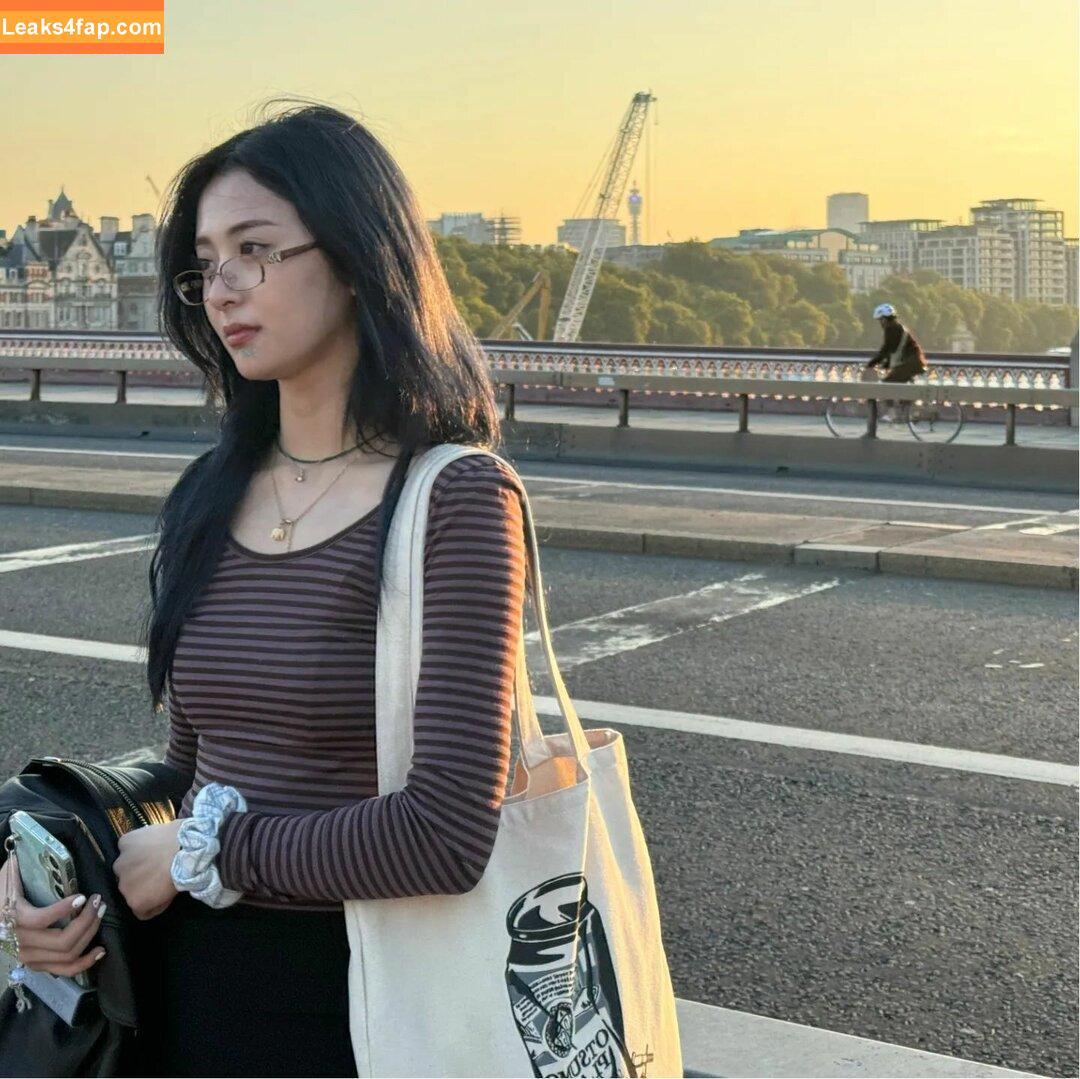 WomenK-pop /  leaked photo photo #3415