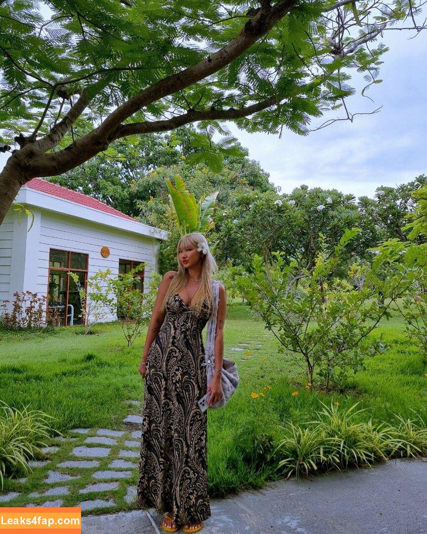 WomenK-pop /  leaked photo photo #3431