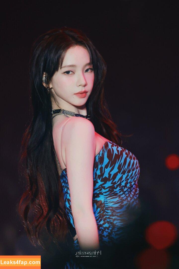 WomenK-pop /  leaked photo photo #3505