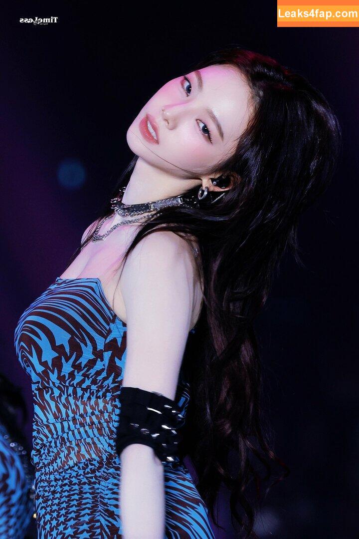 WomenK-pop /  leaked photo photo #3506