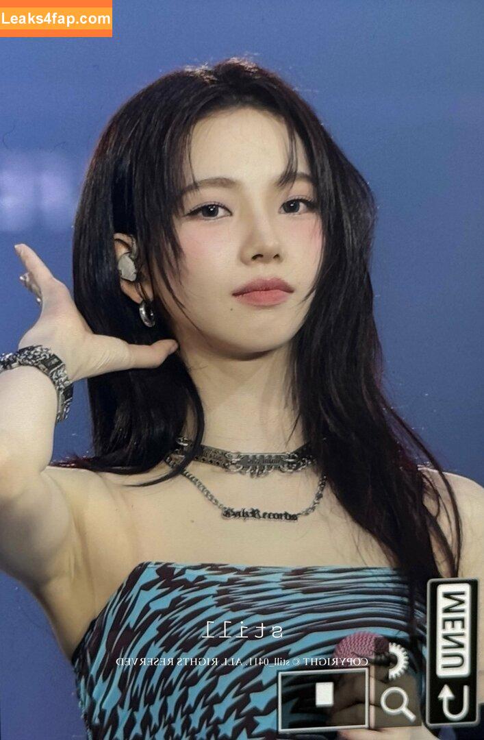 WomenK-pop /  leaked photo photo #3512