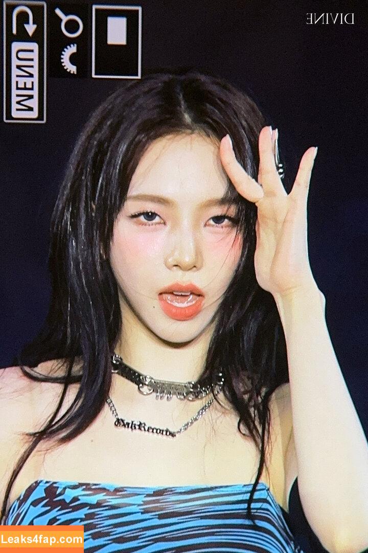 WomenK-pop /  leaked photo photo #3515