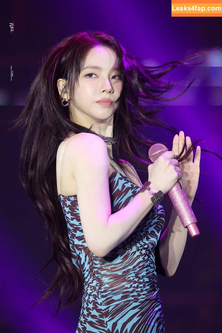 WomenK-pop /  leaked photo photo #3552