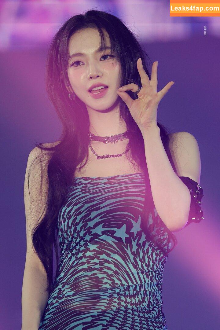 WomenK-pop /  leaked photo photo #3556