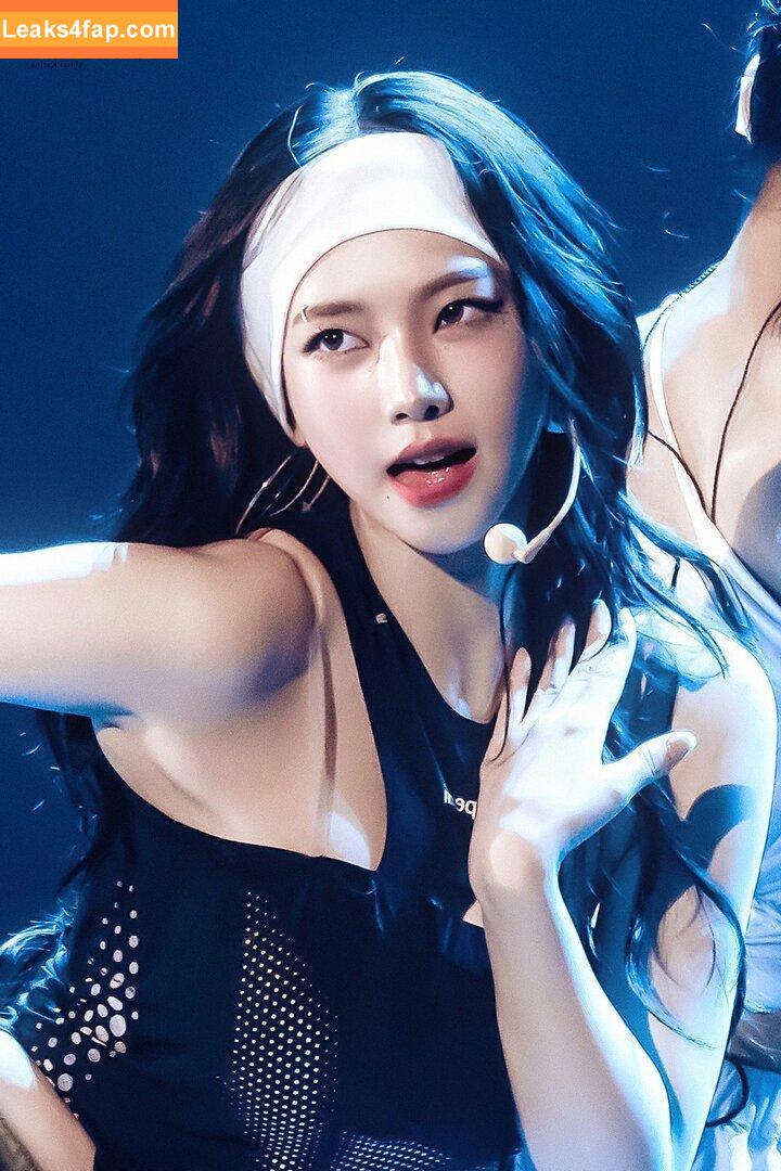 WomenK-pop /  leaked photo photo #3557