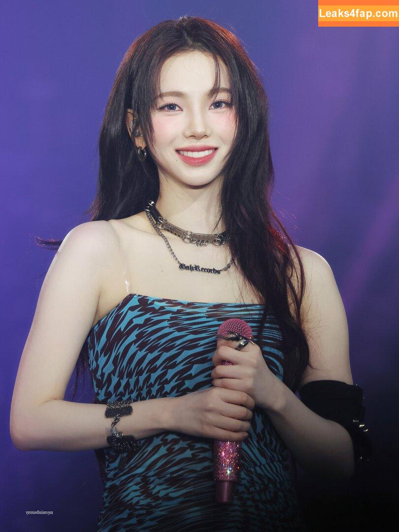 WomenK-pop /  leaked photo photo #3640