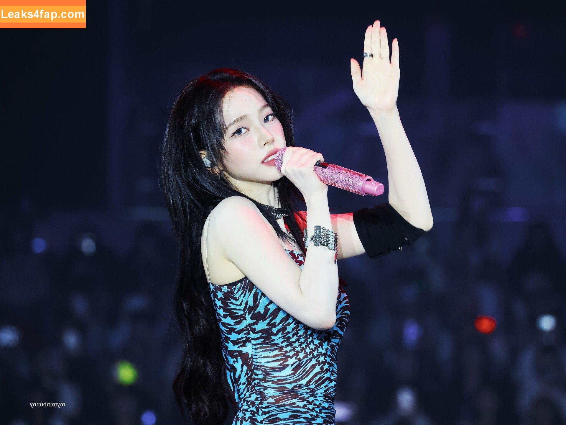 WomenK-pop /  leaked photo photo #3642