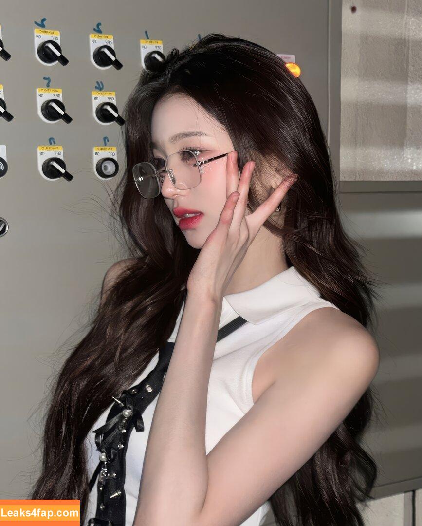 WomenK-pop /  leaked photo photo #3712