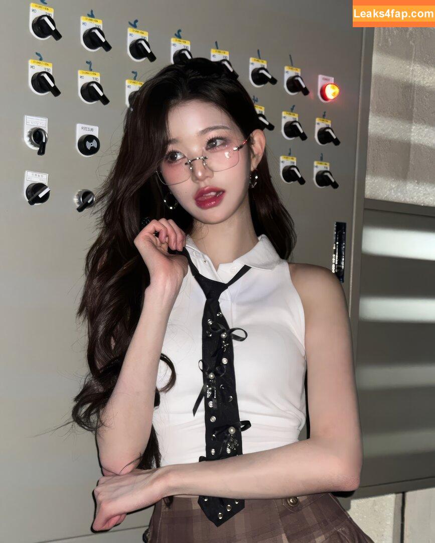 WomenK-pop /  leaked photo photo #3717