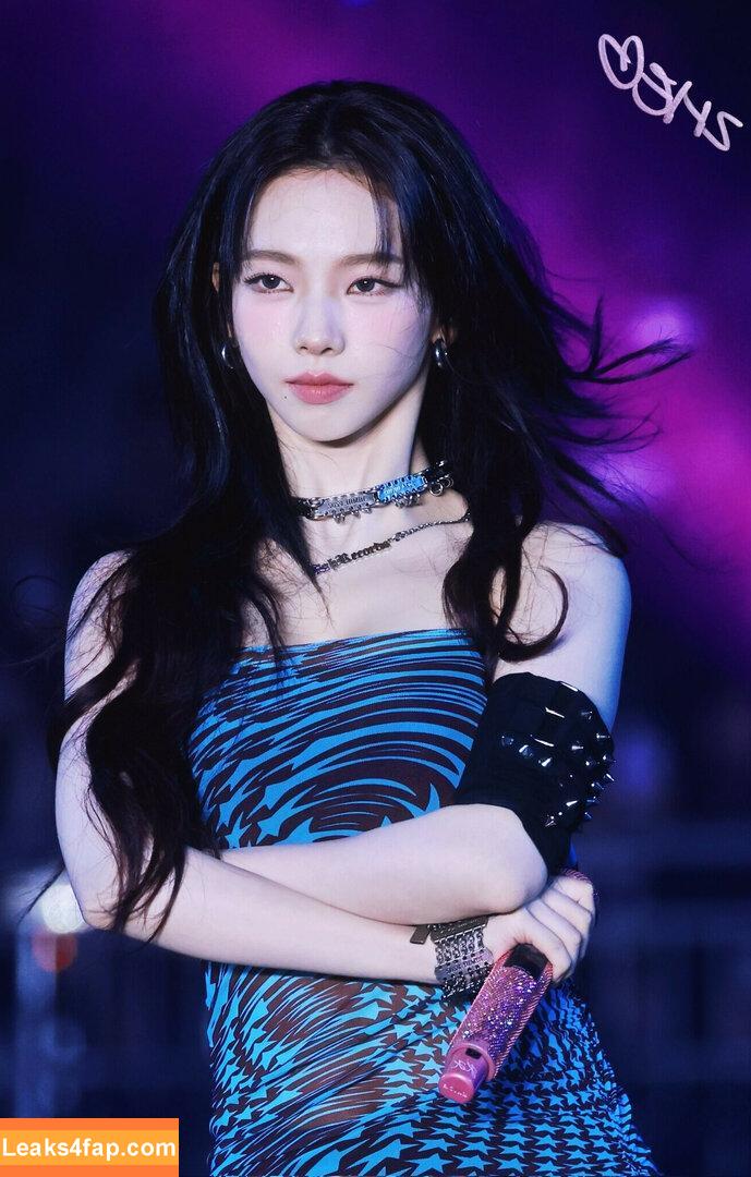 WomenK-pop /  leaked photo photo #3764