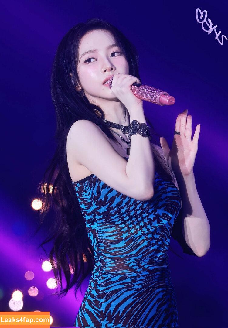 WomenK-pop /  leaked photo photo #3765