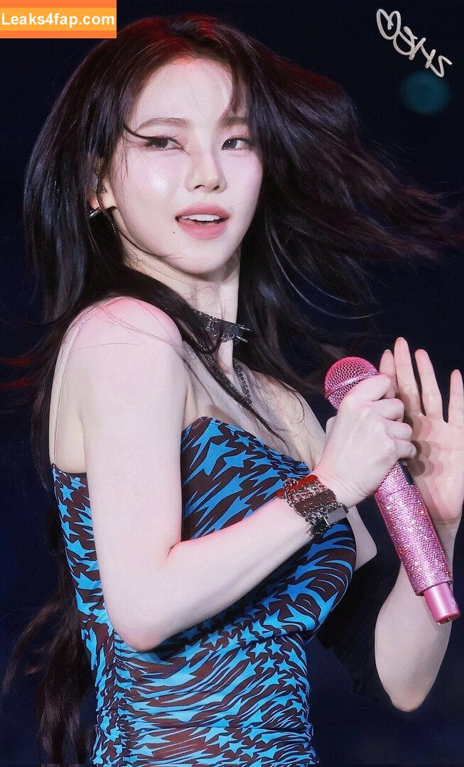 WomenK-pop /  leaked photo photo #3768