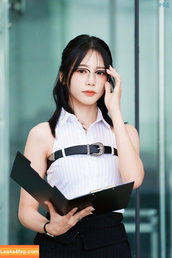 WomenK-pop /  leaked photo photo #3779