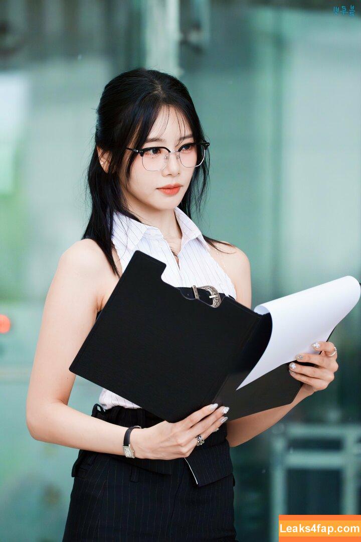 WomenK-pop /  leaked photo photo #3781