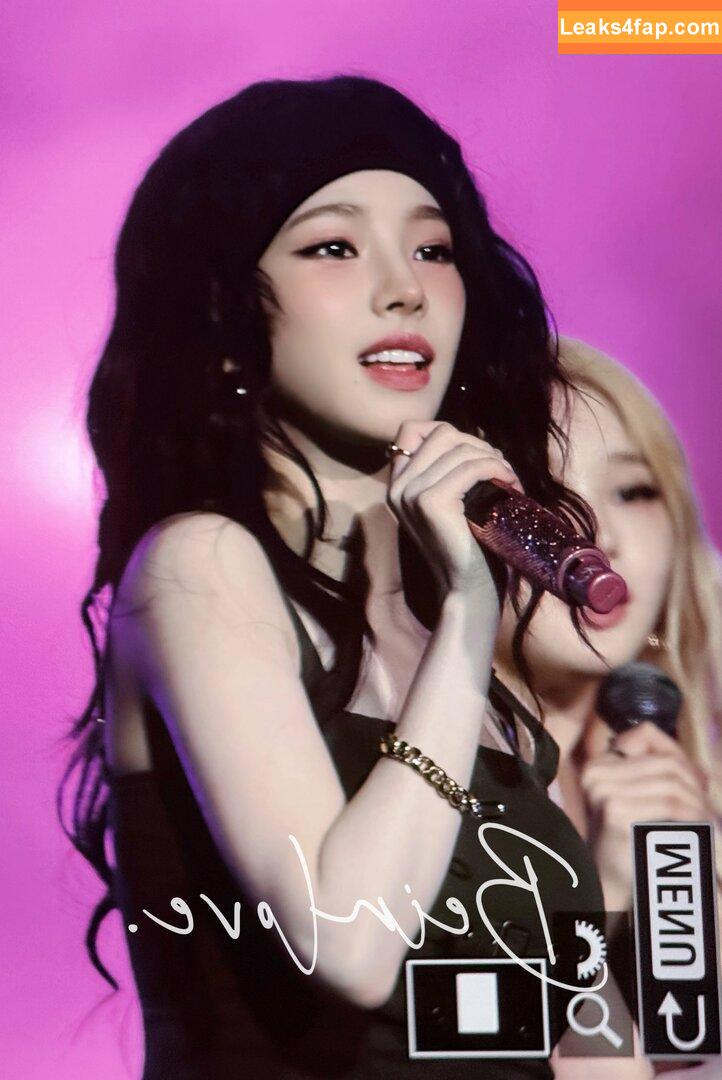 WomenK-pop /  leaked photo photo #3797