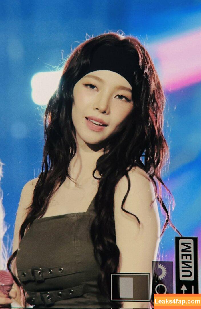 WomenK-pop /  leaked photo photo #3804