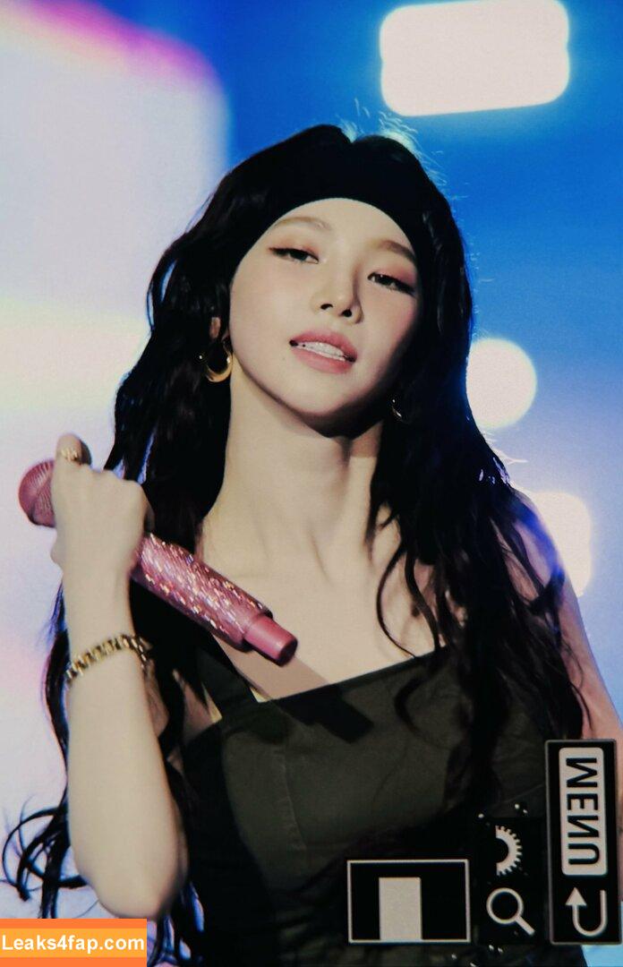 WomenK-pop /  leaked photo photo #3805